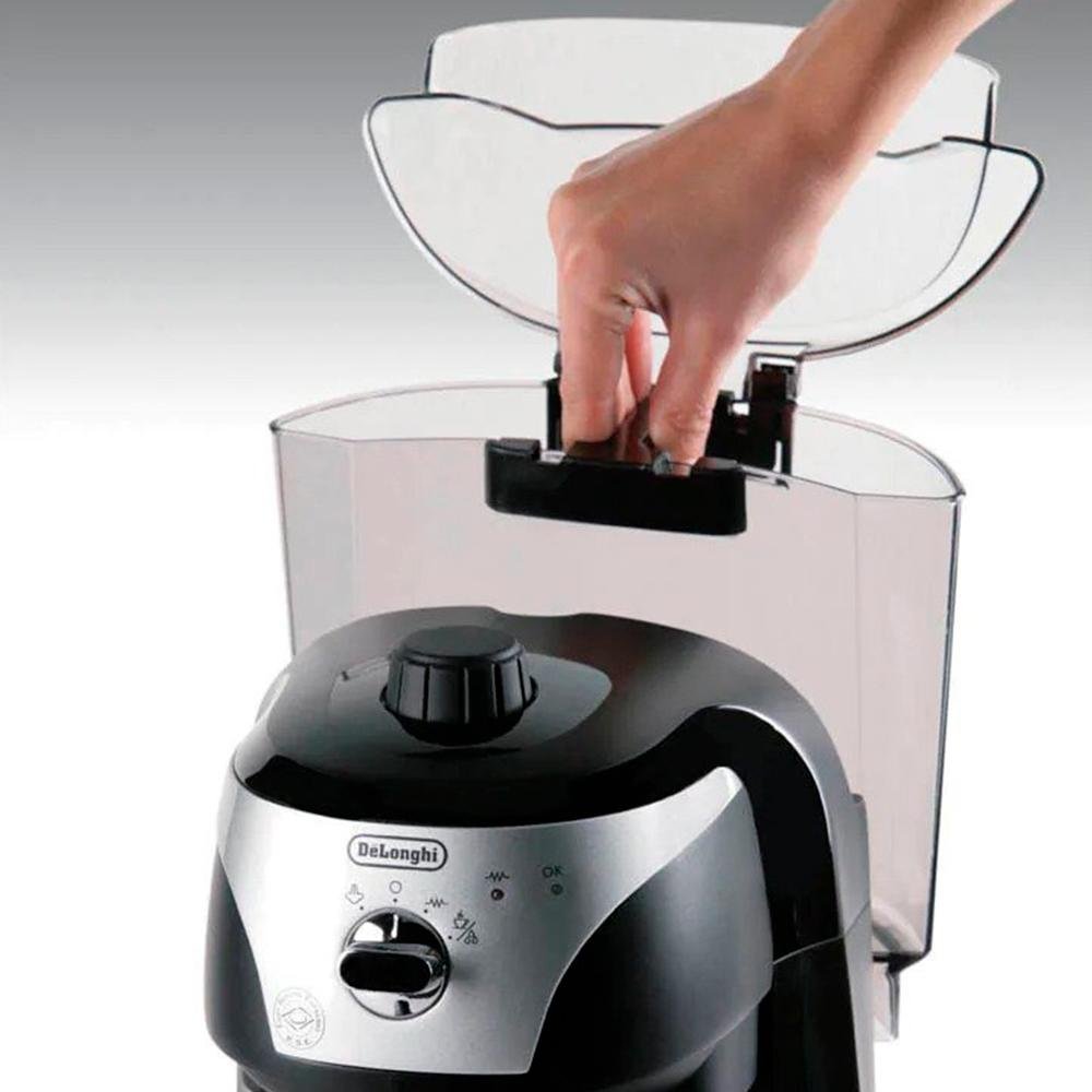 Máquina de Café DeLonghi Expresso Manual EC220.CD 1100W, 15 BAR, 127V, Preto - 0132151067 Máquina de Café DeLonghi Expresso Manual EC220.CD 1100W, 15 BAR, 127V, Preto - 0132151067