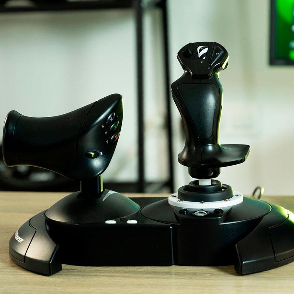 Kit Completo Thrustmaster T-Flight WW Version, PC, Xbox - 4460211 Kit Completo Thrustmaster T-Flight WW Version, PC, Xbox - 4460211